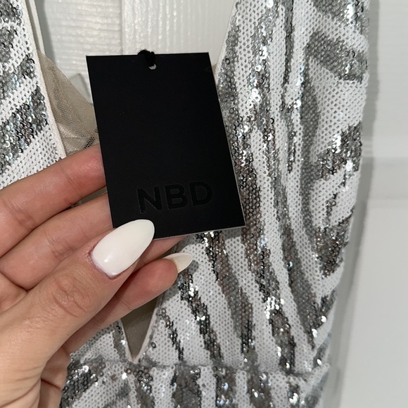 Elegant gown - Picture 6 of 7